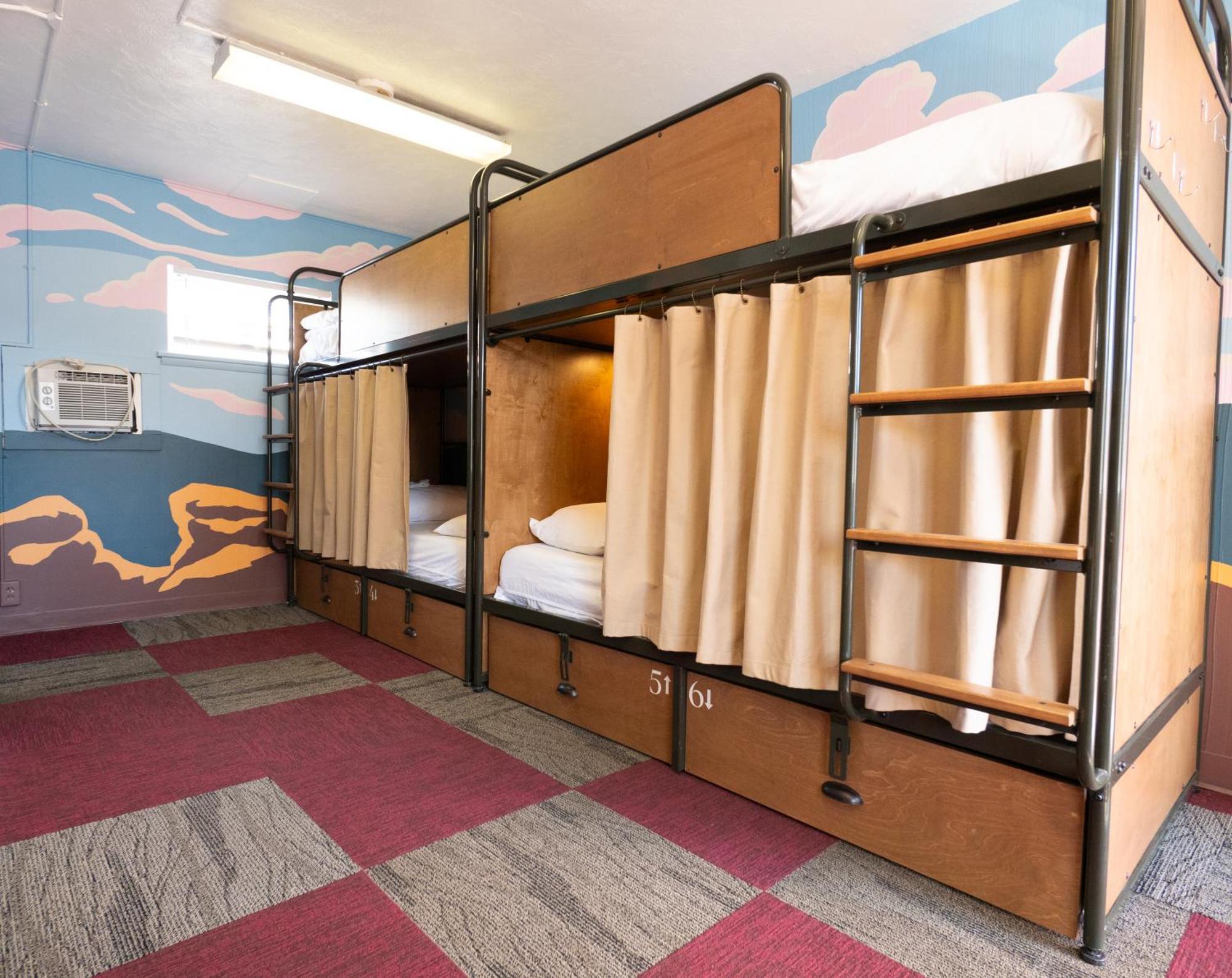 Rad Hostel Colorado Springs Bagian luar foto