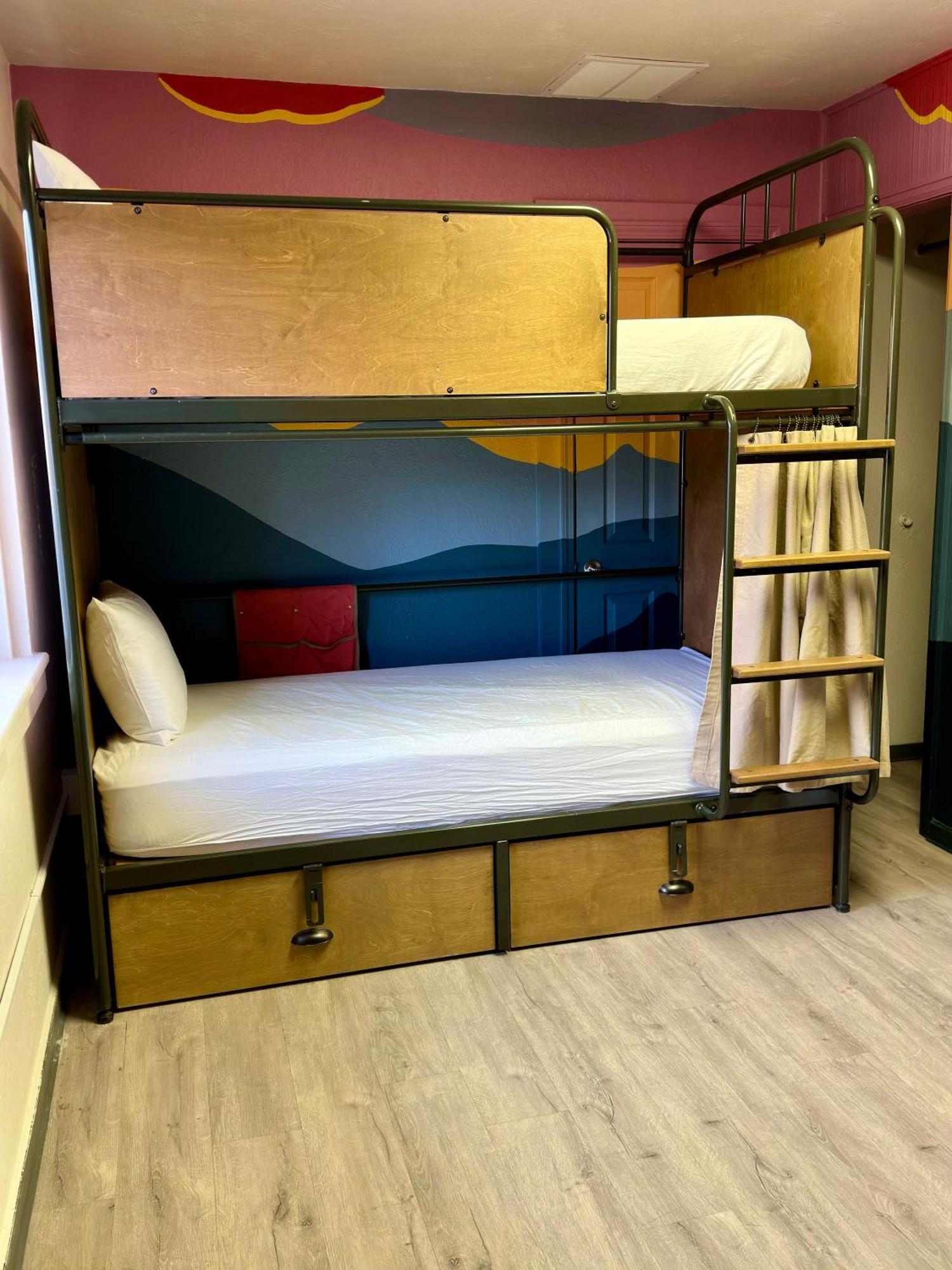 Rad Hostel Colorado Springs Bagian luar foto